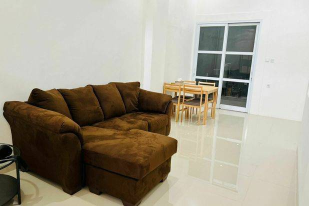 Rumah baru selesai renov di komplek pinus regency jl soekarno hatta 850 Juta