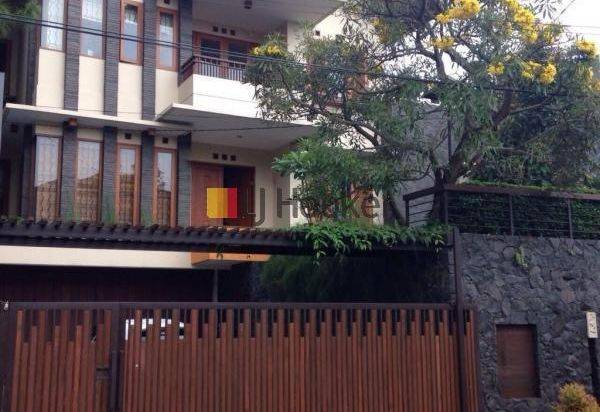 RUMAH DI SETRASARI BANDUNG