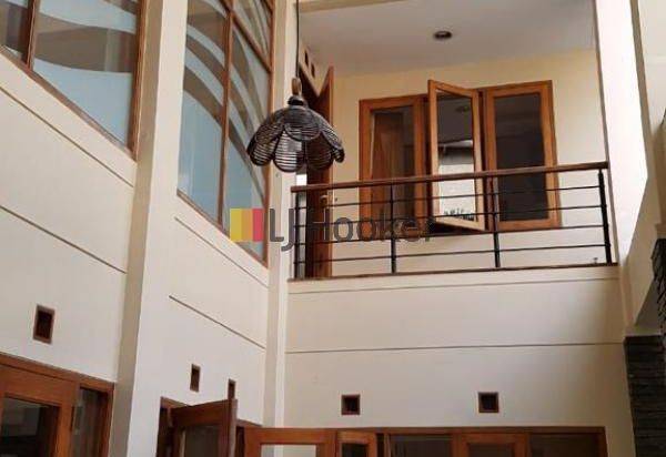 RUMAH DI SETRASARI BANDUNG