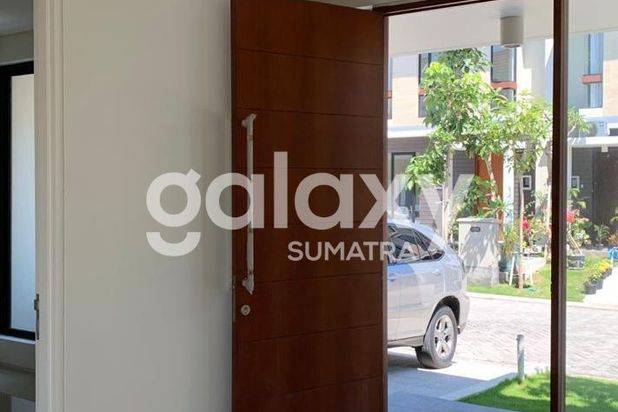 Rumah Bagus di North West Lake Type Caspian , Surabaya - Jenny