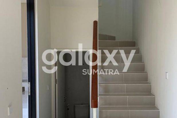 Rumah Bagus di North West Lake Type Caspian , Surabaya - Jenny