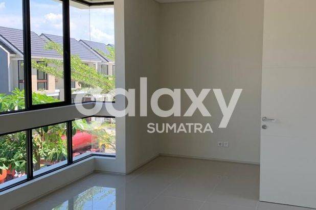 Rumah Bagus di North West Lake Type Caspian , Surabaya - Jenny