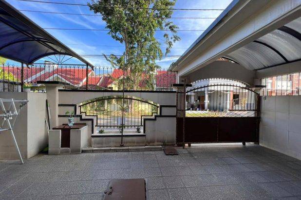 Rumah Araya 2, Row 3 Mobil, Semi Furnish, Include Piano