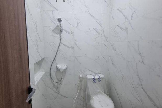 Rumah Baru Gres Babatan Pantai Row 2.5 Mobil
