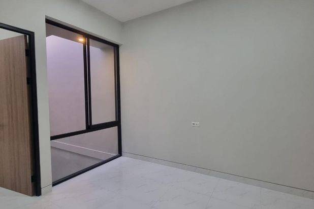 Rumah Baru Gres Babatan Pantai Row 2.5 Mobil