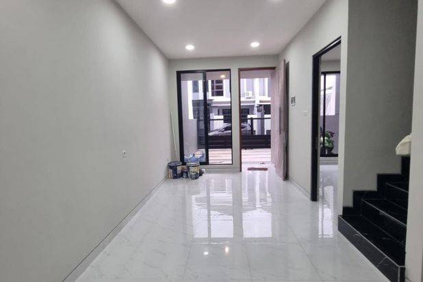 Rumah Baru Gres Babatan Pantai Row 2.5 Mobil