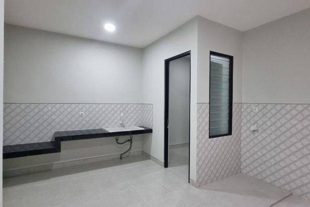 Rumah Baru Gres Babatan Pantai Row 2.5 Mobil