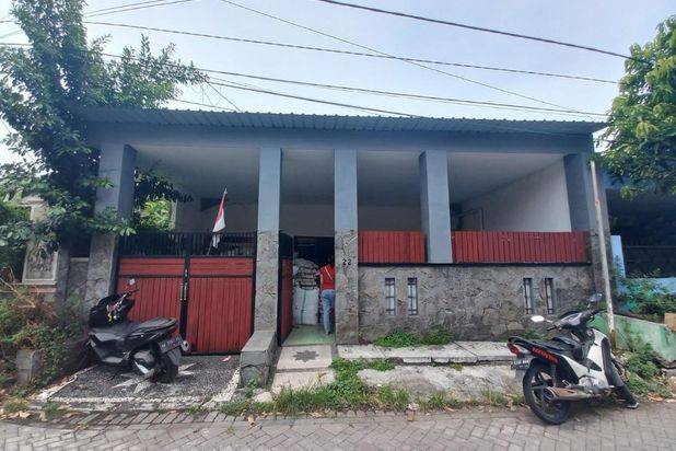 Rumah Semolowaru 1.5Lt Row 2.5 Mobil