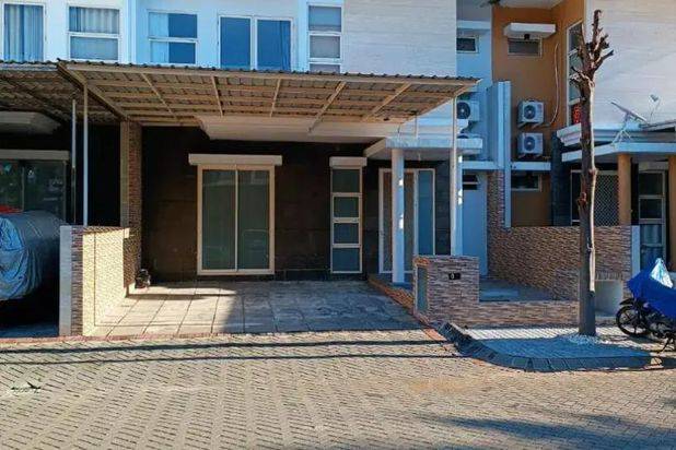 Rumah Greenville Babatan Pantai, Strategis, Siap Huni