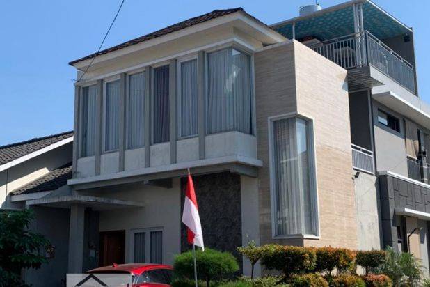 Rumah cantik minimalis 2 lantai siap huni Gentan Purbayan Baki Sukoharjo(EL)