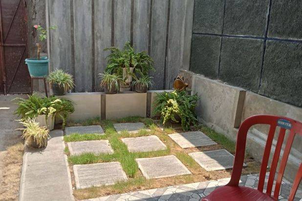 Rumah 2 lantai dan toko dilingkungan ramai di solo kota(YA)