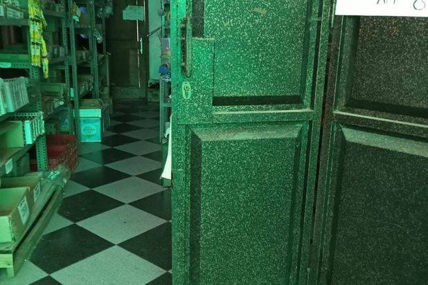 Rumah 2 lantai dan toko dilingkungan ramai di solo kota(YA)