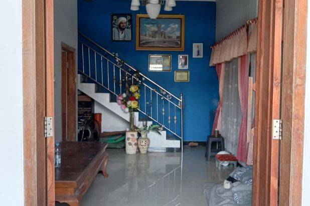 Rumah 2 lantai dan toko dilingkungan ramai di solo kota(YA)