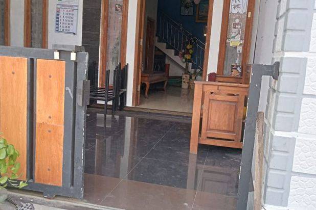 Rumah 2 lantai dan toko dilingkungan ramai di solo kota(YA)