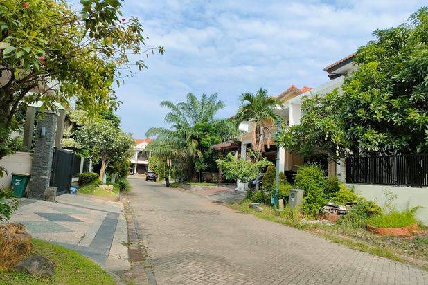 Turun Harga !!! Rumah Dharmahusada Regency Hadap Selatan One Gate Aman