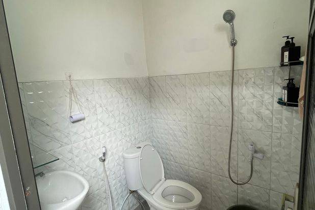 Rumah di gerbang Jatiasih, selangkah dari pintu Toll