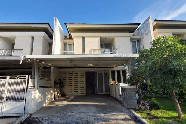 Rumah Woodland Citraland Surabaya + SEMI FURNITURE + Vertical Garden + Garasi Carport masuk 3 Mobil Dekat Taipei School, Pasar Modern , GWalk Citraland