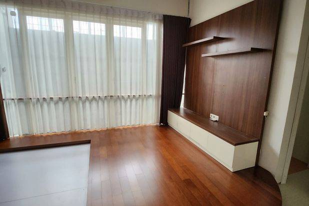 Rumah Woodland Citraland Surabaya + SEMI FURNITURE + Vertical Garden + Garasi Carport masuk 3 Mobil Dekat Taipei School, Pasar Modern , GWalk Citraland