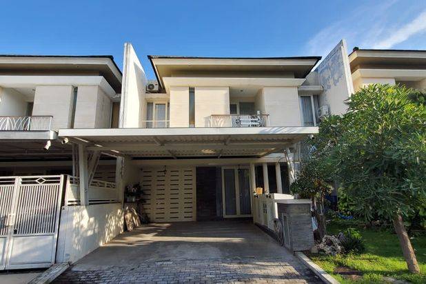 Rumah Woodland Citraland Surabaya + SEMI FURNITURE + Vertical Garden + Garasi Carport masuk 3 Mobil Dekat Taipei School, Pasar Modern , GWalk Citraland