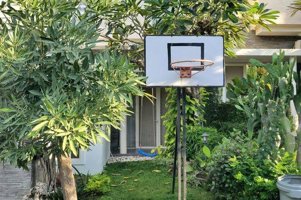 Rumah Woodland Citraland Surabaya + SEMI FURNITURE + Vertical Garden + Garasi Carport masuk 3 Mobil Dekat Taipei School, Pasar Modern , GWalk Citraland