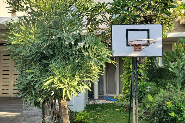 Rumah Woodland Citraland Surabaya + SEMI FURNITURE + Vertical Garden + Garasi Carport masuk 3 Mobil Dekat Taipei School, Pasar Modern , GWalk Citraland