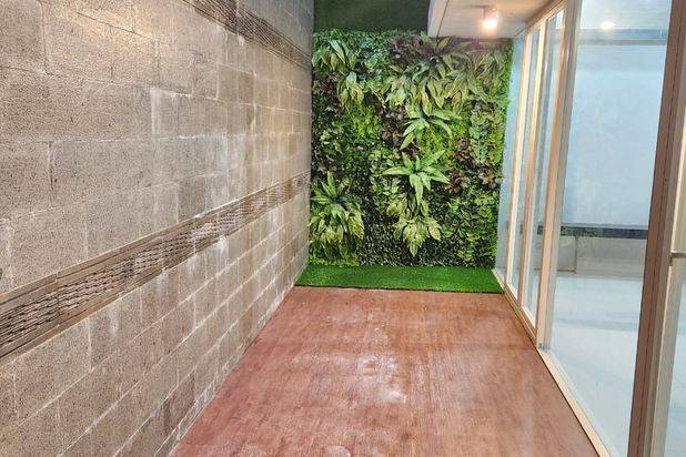 Rumah Woodland Citraland Surabaya + SEMI FURNITURE + Vertical Garden + Garasi Carport masuk 3 Mobil Dekat Taipei School, Pasar Modern , GWalk Citraland