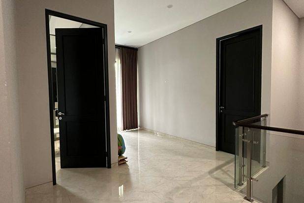 Disewakan Rumah Citraland Eastwood Surabaya FULL FURNISHED Mewah + SMART Home SPESIAL row Jalan 4 Mobil Dekat GWalk, Pasar Modern, Taipei School