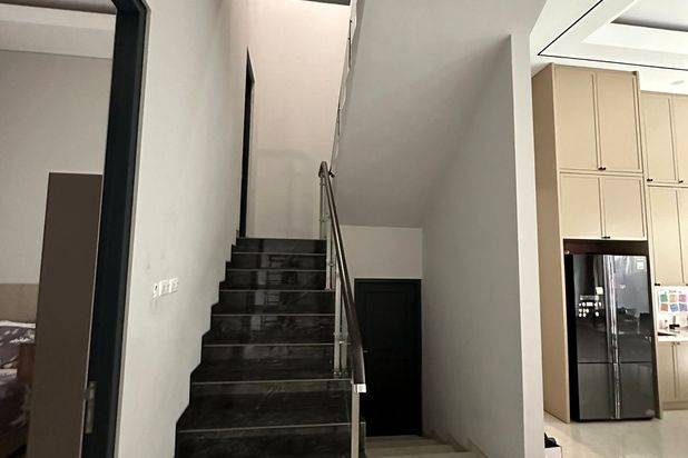 Disewakan Rumah Citraland Eastwood Surabaya FULL FURNISHED Mewah + SMART Home SPESIAL row Jalan 4 Mobil Dekat GWalk, Pasar Modern, Taipei School