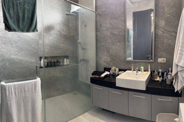 Disewakan Rumah Citraland Eastwood Surabaya FULL FURNISHED Mewah + SMART Home SPESIAL row Jalan 4 Mobil Dekat GWalk, Pasar Modern, Taipei School