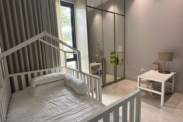 Disewakan Rumah Citraland Eastwood Surabaya FULL FURNISHED Mewah + SMART Home SPESIAL row Jalan 4 Mobil Dekat GWalk, Pasar Modern, Taipei School