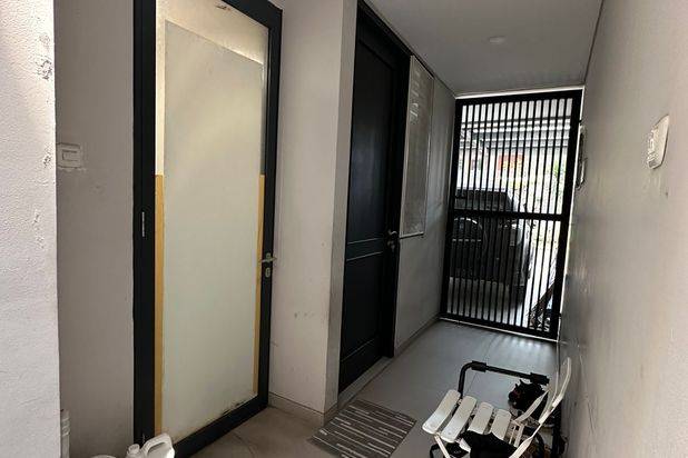 Disewakan Rumah Citraland Eastwood Surabaya FULL FURNISHED Mewah + SMART Home SPESIAL row Jalan 4 Mobil Dekat GWalk, Pasar Modern, Taipei School