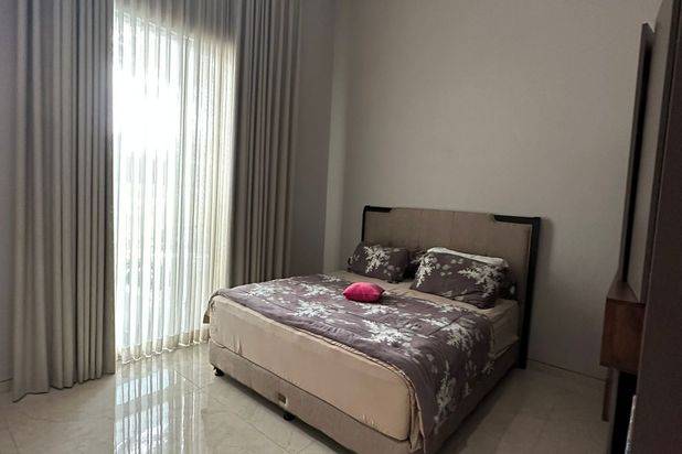 Disewakan Rumah Citraland Eastwood Surabaya FULL FURNISHED Mewah + SMART Home SPESIAL row Jalan 4 Mobil Dekat GWalk, Pasar Modern, Taipei School