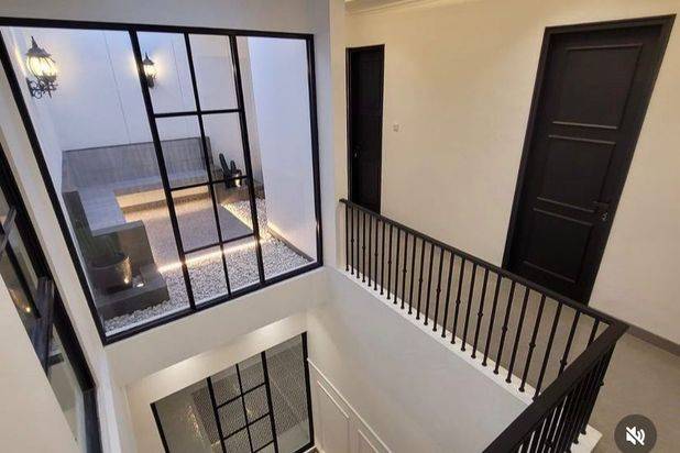 Dijual Rumah Kertajaya Indah Surabaya New Baru American Classic Modern Mewah - SHM strategis dekat Galaxy Mall