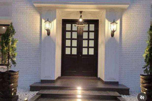 Dijual Rumah Kertajaya Indah Surabaya New Baru American Classic Modern Mewah - SHM strategis dekat Galaxy Mall
