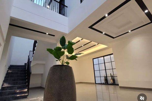 Dijual Rumah Kertajaya Indah Surabaya New Baru American Classic Modern Mewah - SHM strategis dekat Galaxy Mall