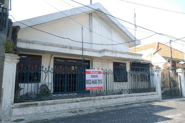 Rumah Lama Putro Agung Strategis row 2 mobil (code : DVO)