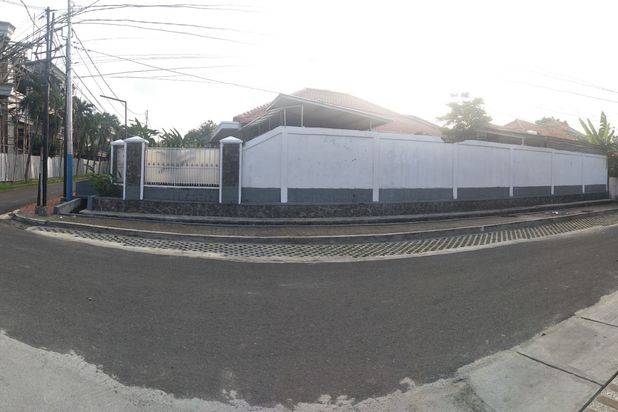 Rumah Luas, Asri Dan Nyaman di Waringin Permai, Jatiwaringin, Jakarta Timur