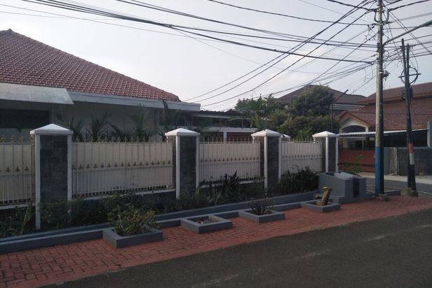 Rumah Luas, Asri Dan Nyaman di Waringin Permai, Jatiwaringin, Jakarta Timur
