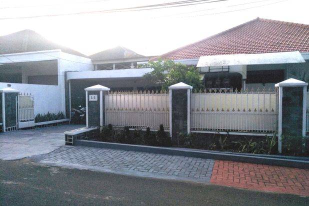 Rumah Luas, Asri Dan Nyaman di Waringin Permai, Jatiwaringin, Jakarta Timur