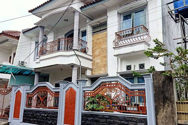 Rumah 2 Lantai Dekat Jalan Pahlawan Revolusi Pondok Bambu Jakarta Timur