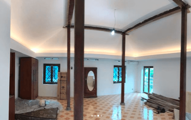 Rumah mungil dengan pekarangan luas