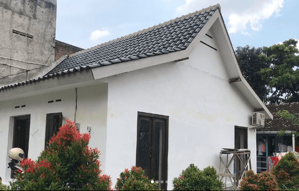 Rumah mungil dengan pekarangan luas