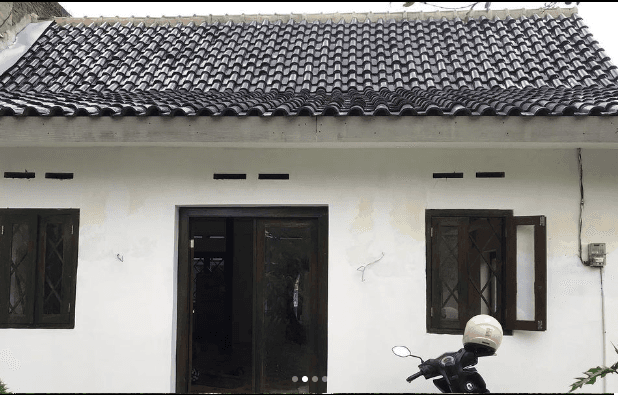 Rumah mungil dengan pekarangan luas