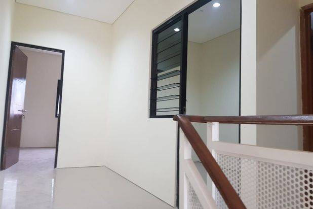Rumah Baru Gresss Minimalis 2 Lantai, Siap Huni Di Medokan Sawah