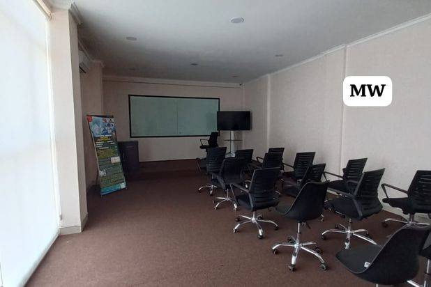 Ruko di Palm Crown Area Taman Surya 5, Hadap Timur Laut, Sudah Renov