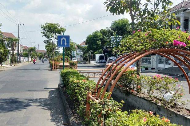 Perum Deltasari Indah blok BI no 7 Waru Sidoarjo