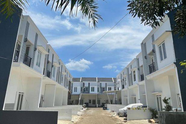 Rumah Mewah Naufal Regency 2 Lantai Dekat Exit Tol Pakis Malang