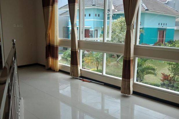 Rumah Luas dan Bagus Plus Kolam Renang Lokasi di Pusat Kota Batu