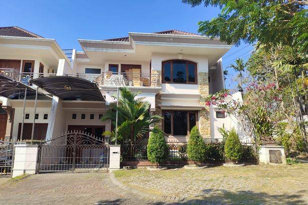 RUMAH SECOND TERAWAT SIAP HUNI LOKASI VILA BUKIT INDAH !!