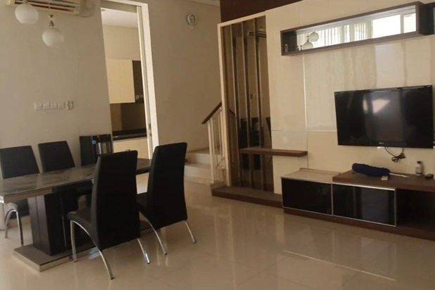 Rumah Malibu Beach, Pakuwon City Minimalis, Strategis, Akses Pembantu Sendiri